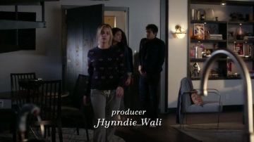 The sweater with hearts Topshop Hanna Marin (Ashley Benson)