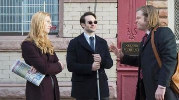 Gafas redondas con lentes rojas de Matt Murdock (Charlie Cox) en Daredevil
