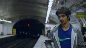 La camiseta Nike de Yacine (Hamza Meziani) en Nocturama