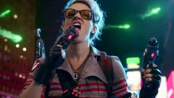 La réplica de los guantes de cuero negro de Jillian Holtzmann (Kate McKinnon) en Cazafantasmas 2016