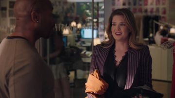 The black top silk lace Sutton (Meghann Fahy) in The Bold Type S01E10