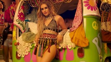 The tribal belt of Perrie Edwards in the clip Little Mix in Power