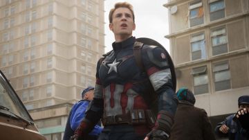 The waistband of Steve Rogers / Captain America (Chris Evans) in the Avengers : Age of Ultron