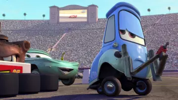 La réplica de felpa de Guido en la saga Cars