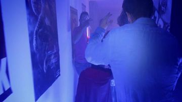 L'affiche du film Spiderman 3 dans la chambre de Rémi (Enzo Tomasini) dans Babysitting