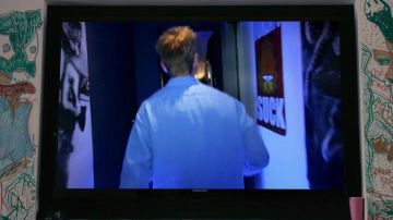 L'affiche Garfield, Mondays suck, dans la chambre de Rémi (Enzo Tomasini) dans Babysitting
