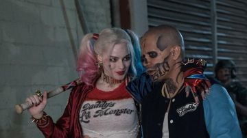 Los guantes bitono de Harley Quinn (Margot Robbie) en Suicide Squad