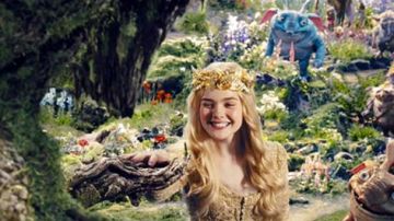The crown of Dawn "Elle Fanning" in the film Mean