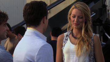 Le top blanc de Serena Van Der Woodsen (Blake Lively) dans Gossip Girl S05E01