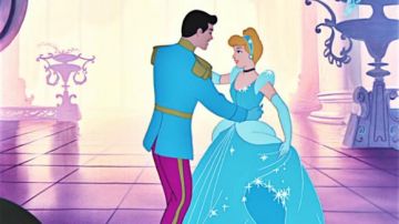 La réplique de la robe de Cendrillon dans le dessin animé Cendrillon