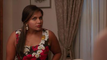 La robe Dolce&Gabanna de Mindy Lahiri (Mindy Kaling) dans the Mindy Project S02E21