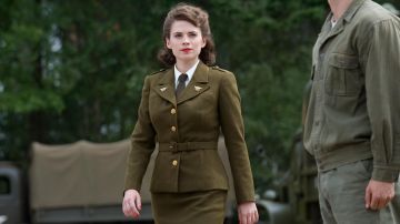 The military uniform of Peggy Carter (Hayley Atwell) in Captain America : First Avenger