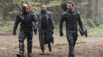 Le costume de Green Arrow / Oliver Queen (Stephen Amell) dans Arrow S05E02