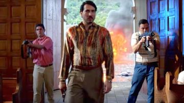 The shirt patterned with Pacho Herrera (Alberto Ammann) in Narcos season 3