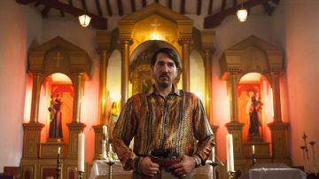 The shirt kitsch Pacho Herrera (Alberto Ammann) in Narcos season 3