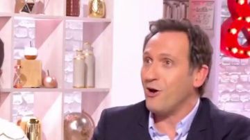 The statuette apple gold view in The daily on France 5