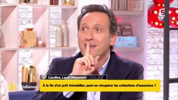 The vase black and gold seen in The daily on France 5
