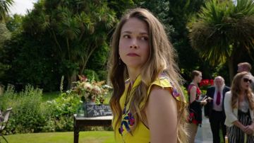 La robe jaune en soie Proenza Schouler de Liza Miller (Sutton Foster) dans Younger S04E12