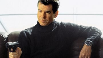 El reloj azul Omega Seamaster Diver usado por James Bond (Pierce Brosnan) en la película El mundo no es suficiente
