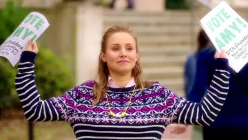 Le morceau Girls Will Be Girls interprété par Sophie Beem dans Bad Moms