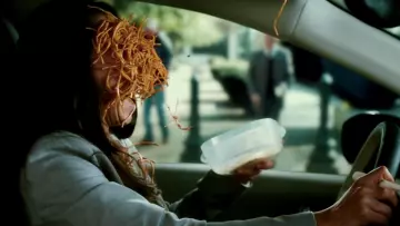 Le morceau Tightrope (Feat. Big Boi) interprété par Janelle Monáe dans Bad Moms