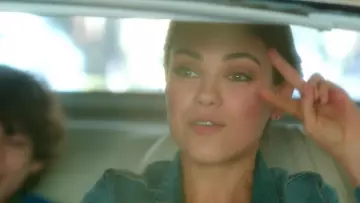 Le morceau Shut Up and Dance Interprété par Walk the Moon dans Bad Moms