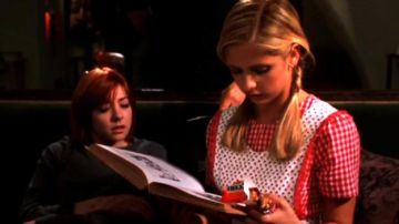 The Halloween costume of Buffy Summers (Sarah Michelle Gellar) in Buffy the vampire slayer