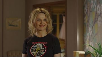 La camiseta Iron Maiden de Mado (Juliette Binoche) en Telle Mère, Telle Fille