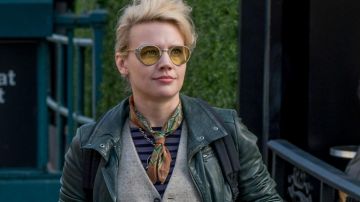 Chaqueta negra de cuero de motocicleta usada por Jillian Holtzmann (Kate McKinnon) como se ve en el vestuario de la película Ghostbusters