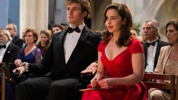 La robe rouge de Louisa Clark (Emilia Clarke) dans le film Avant Toi