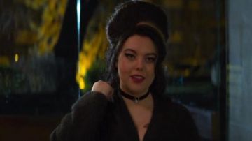 La perruque Amy Winehouse de Tamara (Héloïse Martin) dans Tamara