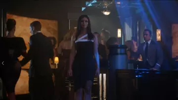 La robe portée par Leslie Thompkins (Morena Baccarin) dans Gotham S03E21
