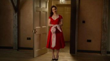 La robe rouge de Louisa Clark (Emilia Clarke) dans le film Avant Toi
