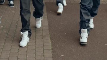 Zapatillas Nike Air Jordan 4 White Cement en el clip VLB de Lino