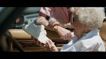 Les Yeezy Cream White dans le clip de Macklemore, Skylar Grey