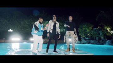 The sneakers Timberlands Chris Brown in the clip Do You Mind