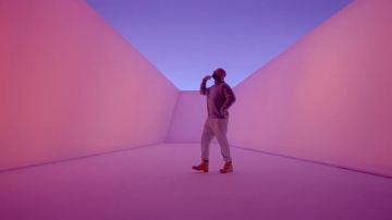 Boots Timberland Drake in her video clip Hotline Bing