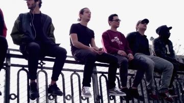 Zapatillas Puma de ante Gris de Nekfeu en el clip On Verra