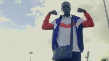 La bolsa de cráneo de Ninho en el clip chino