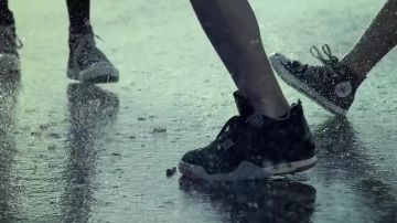 Zapatillas Black Converse en el video musical de Wings por Macklemore & Ryan Lewis