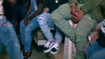 Sneakers Vans Od Skool checkered in the clip, the Rolex Ayo & Teo