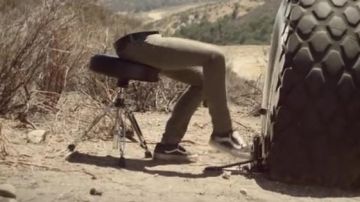 the sneakrs vans old skool Joshua Dun in the clip "house of gold"