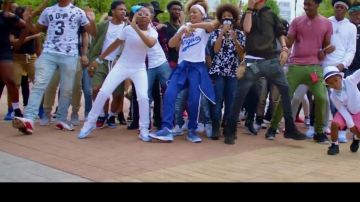 Sneakers Nike Air Jordan 13 in the clip, the Rolex Ayo & Teo