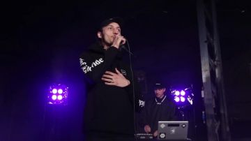 The hoodie Huf Worldwide Romeo Elvis in his clip I've seen