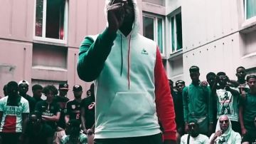 The sweatshirt hoody blue white red Le Coq Sportif of Alkpote in the clip Ultrapute