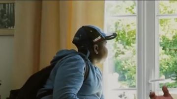 The cap Yamaha in the clip MMM-hmm from Naza