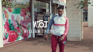 Le blouson imperméable transparent Champion de Niska dans son clip Chasse à l'homme