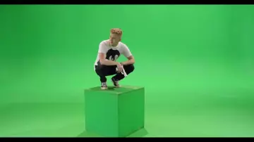 Les Converse Tchuck Taylor All Strar black dans le clip Eurotrap de Vald