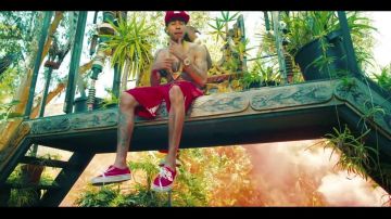 The Vans in the video Hookah from Tyga