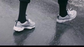 The Nike air zoom Spiridon in the clip 95 of Cheu-B